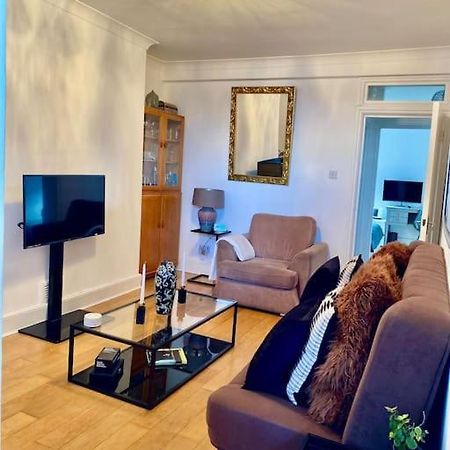 2 Bedroom Flat In Camberwell Green - Central Location With Excellent Connections To Tourist Attractions And Main London Airports Exterior foto