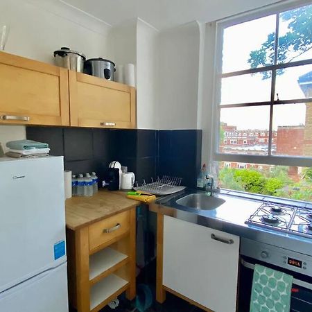 2 Bedroom Flat In Camberwell Green - Central Location With Excellent Connections To Tourist Attractions And Main London Airports Exterior foto