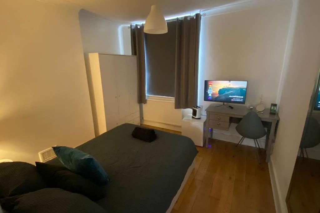 2 Bedroom Flat In Camberwell Green - Central Location With Excellent Connections To Tourist Attractions And Main London Airports Exterior foto