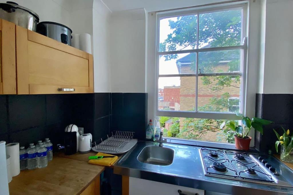 2 Bedroom Flat In Camberwell Green - Central Location With Excellent Connections To Tourist Attractions And Main London Airports Exterior foto