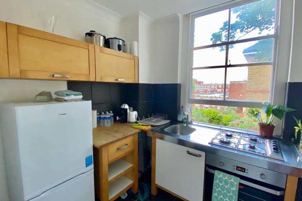 2 Bedroom Flat In Camberwell Green - Central Location With Excellent Connections To Tourist Attractions And Main London Airports Exterior foto